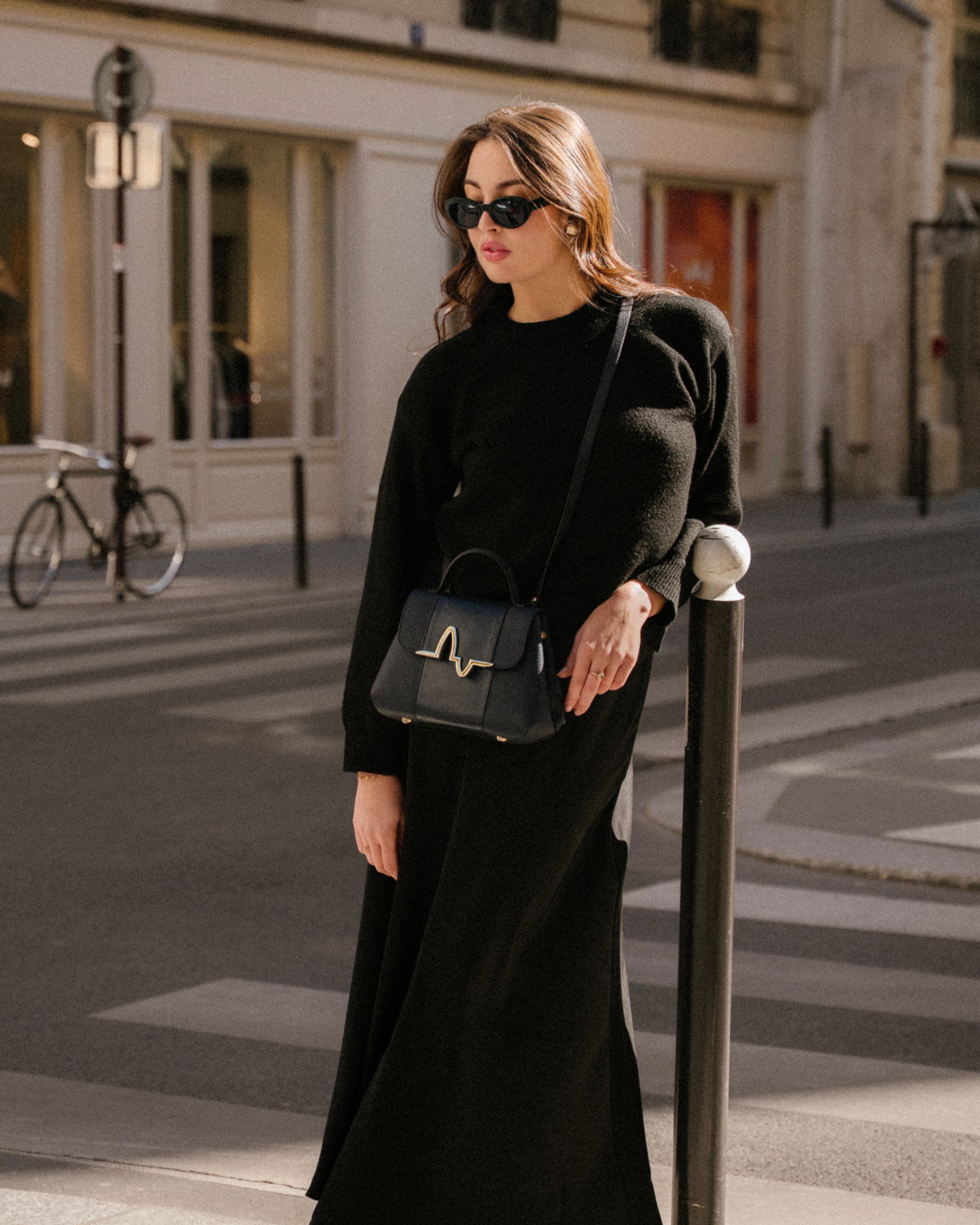 Sac de ville NIGI édition limité Minuit porté en bandoulière