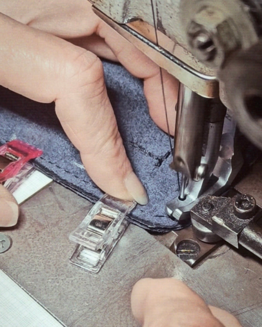 Atelier de réparation de sacs en cuir en France.