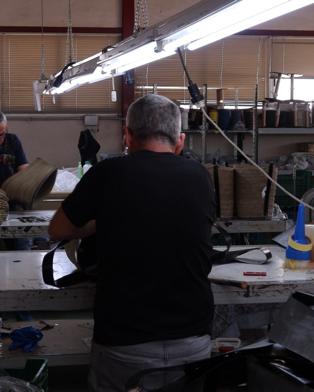 Atelier de fabrication de sacs en cuir à Petrer, Espagne